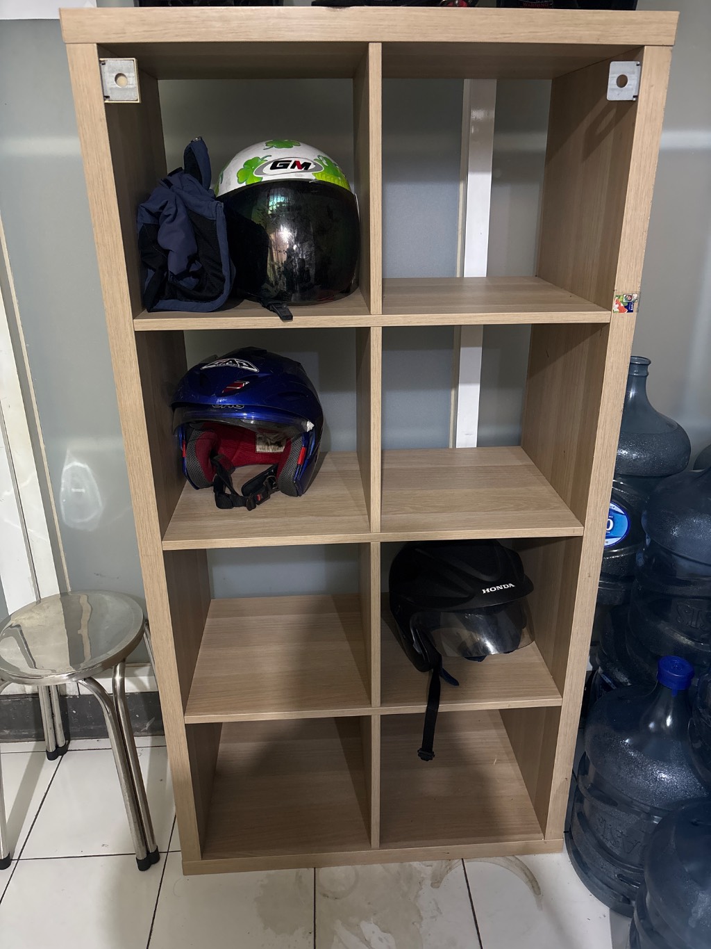 Tempat helm
