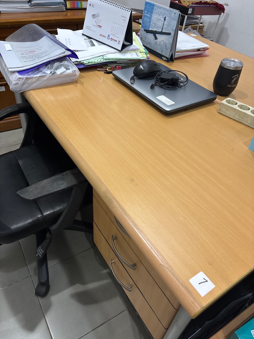 Meja kayu